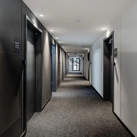 Numa Viktoria Munich