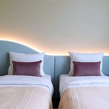 Numa Viktoria Aparthotel 4*